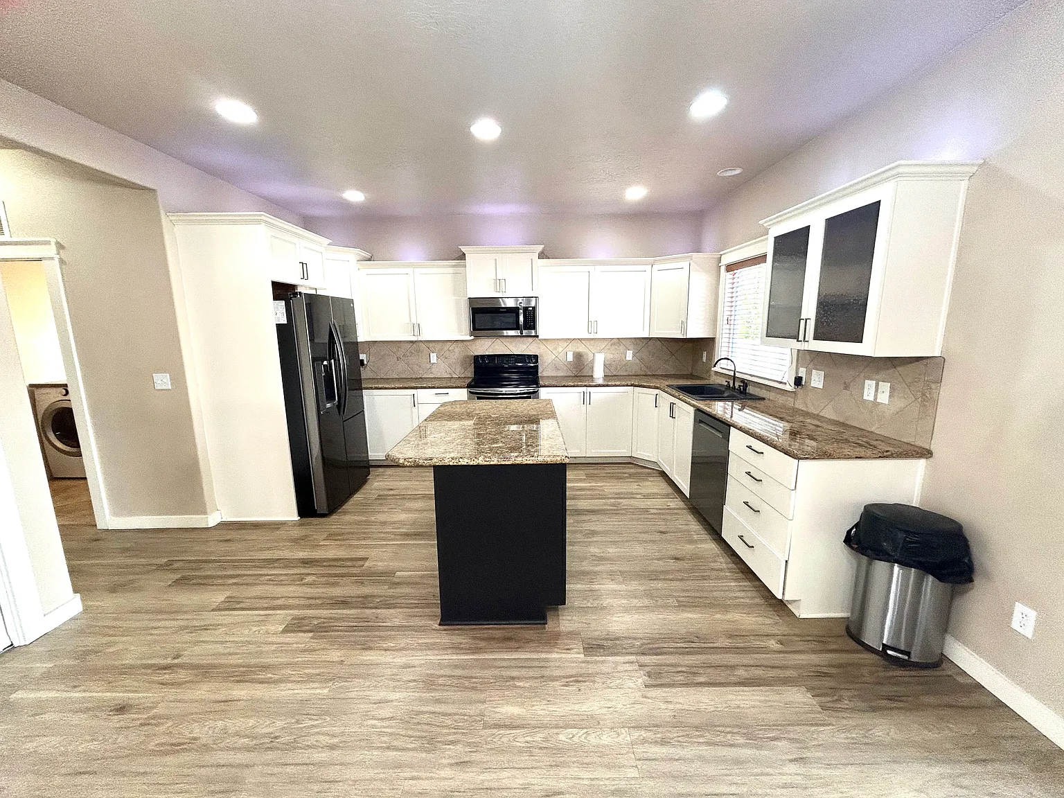 1902 E Mountain Man Dr — Photo 4