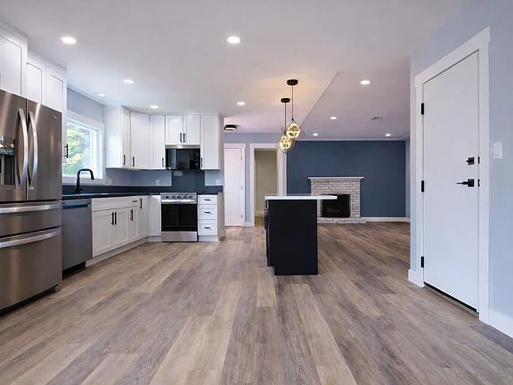 4th image of 3006 Yonge St