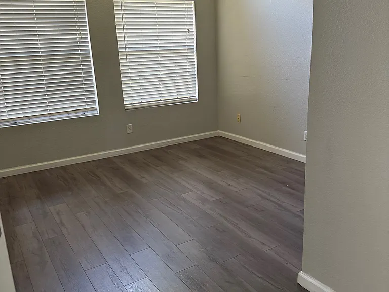 385 Woodside Dr — Photo 17