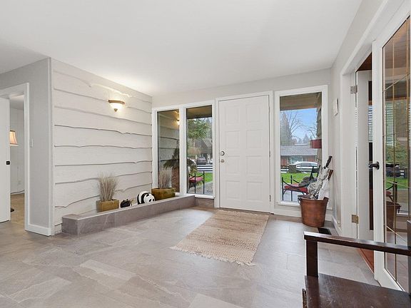4th image of 837 Wildwood Pl