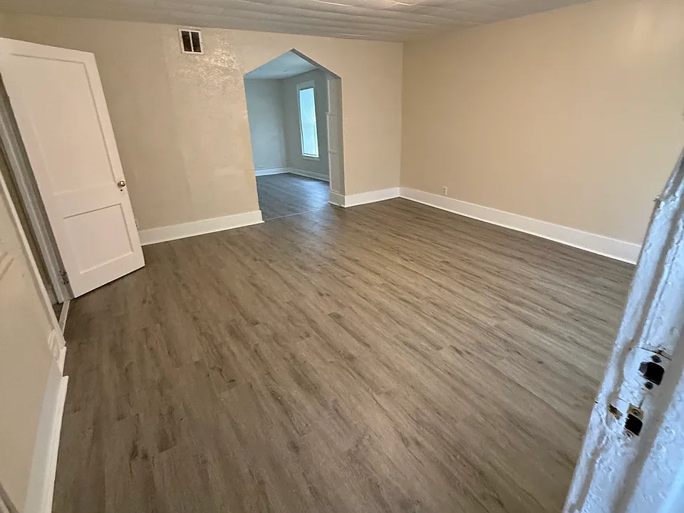 141 Royal Ave #1