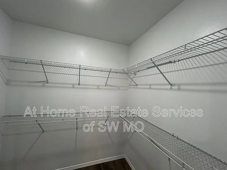 702 E Watermill Cir — Photo 8