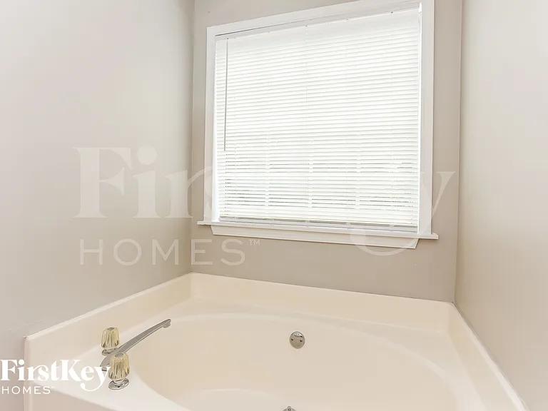 721 Peteywood Dr — Photo 9