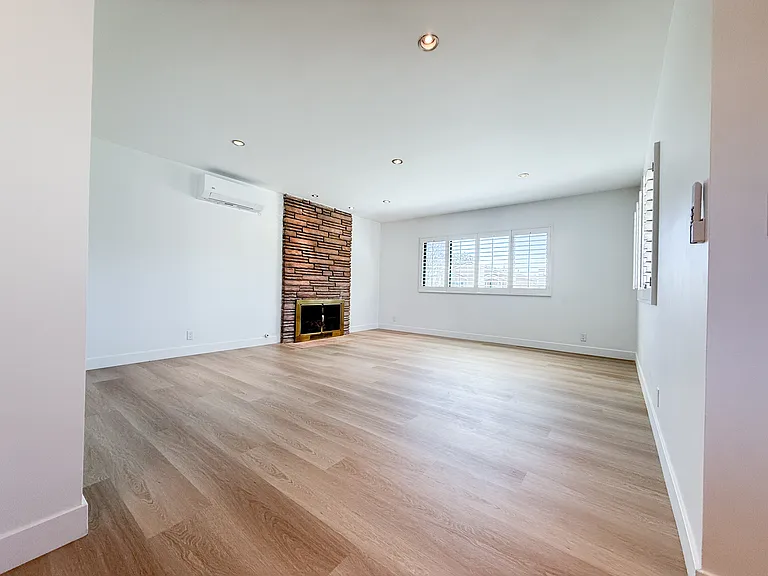 5379 Somerset St — Photo 4