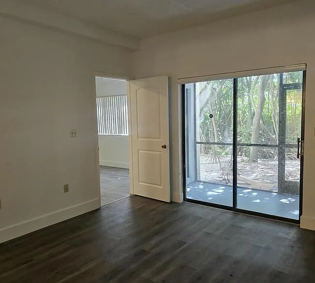 2445 SW 18th Ter #902 — Photo 6