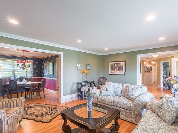 4th image of 28067 New Bedford Dr