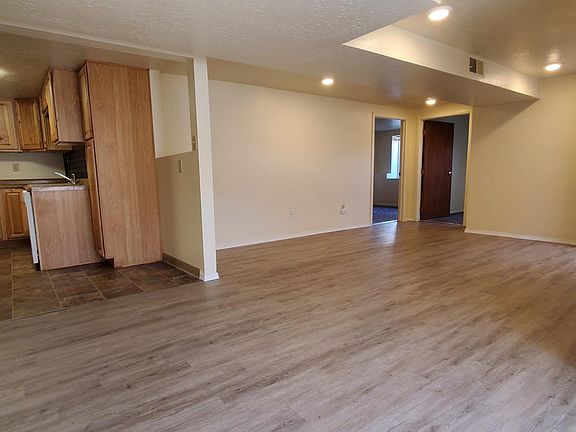 4th image of 2104 Livingston Ave #B