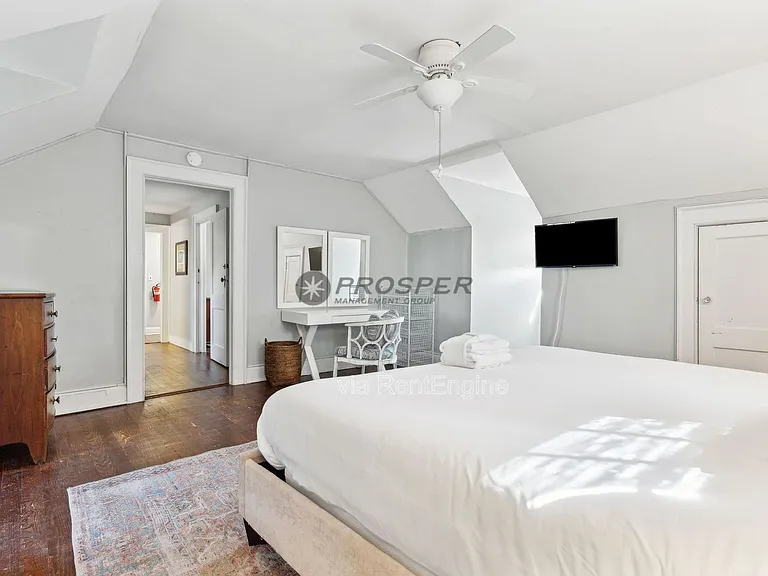 72 1/2 King St — Photo 31