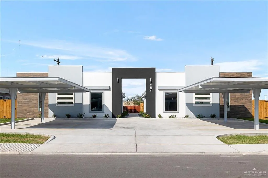 3 bed, 2.0 bath, 1075 sqft, $1,100 — Photo 1