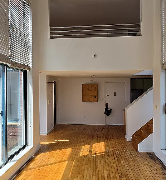 71 Scholes St #4A — Photo 1