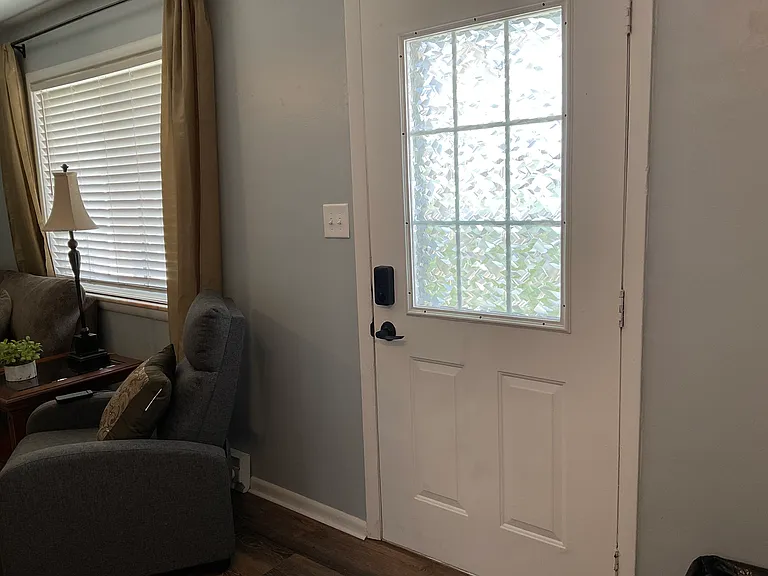 110 E Franklin St #7 — Photo 16