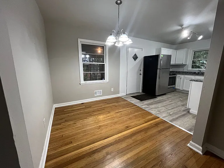 1381 Oakview Cir — Photo 6