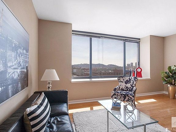 2nd image of 260 King St Unit 741