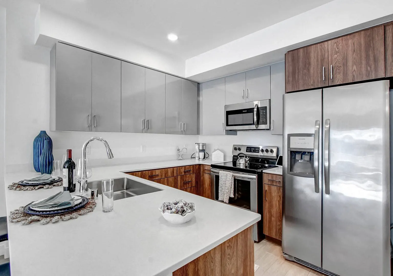 Watermark Apartments — Photo 3