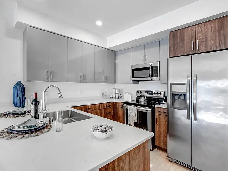Watermark Apartments — Photo 2