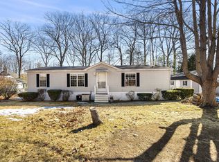 26 Alison Dr, Seabrook, NH 03874