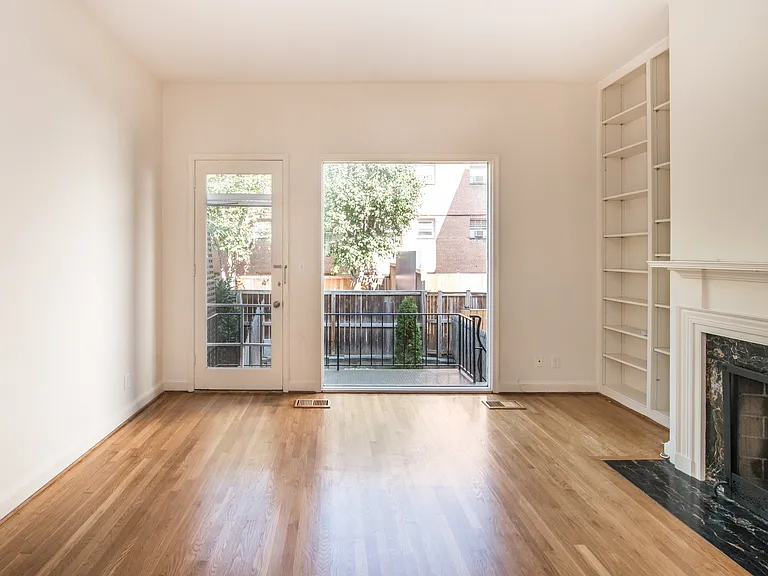 2527 Queen Annes Ln NW — Photo 17