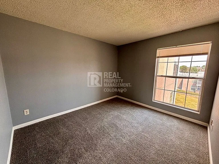 3440 Parkmoor Village Dr #V — Photo 8