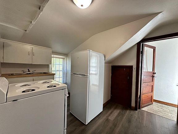 4th image of 3020 Leahy St #2