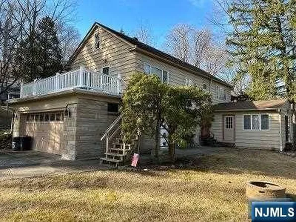 185 Goffle Hill Rd, Hawthorne, NJ 07506