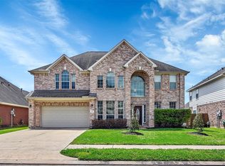 2204 Signal Hill Dr, Pearland, TX 77584