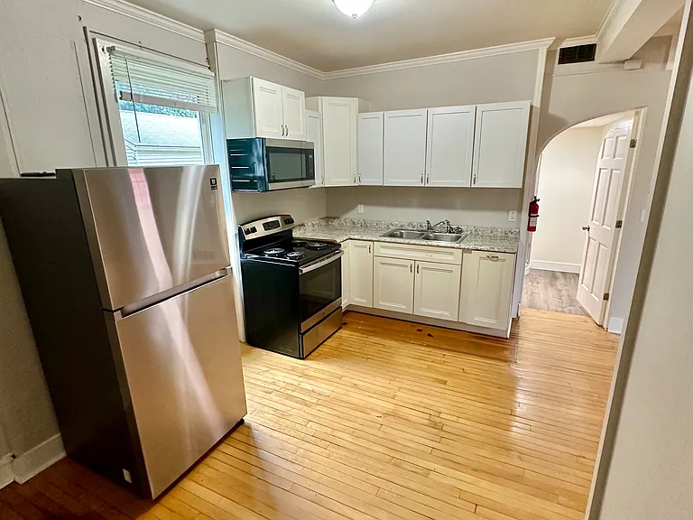601 Olive Ln #1R — Photo 6