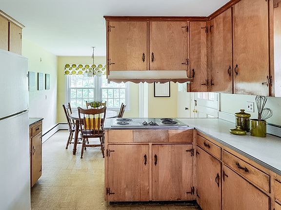 5th image of 47 Wyndhurst Dr