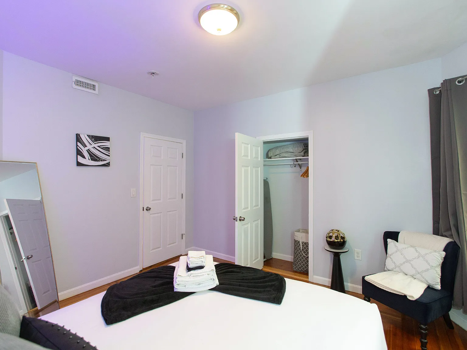 4 bed, 1.0 bath, 1403 sqft, $1,819 — Photo 3