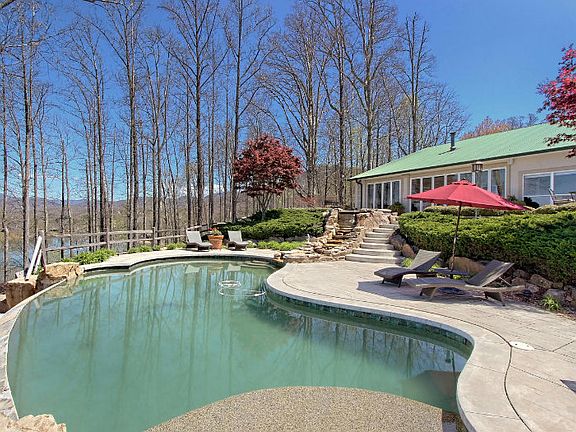 3rd image of 809 Peartree Ln