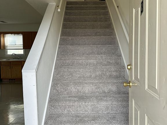 4th image of 812 S Washington St #3