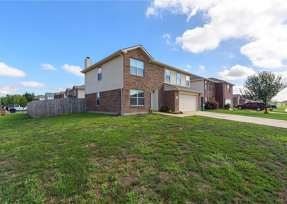 1st image of 526 Cantebury Park Ln
