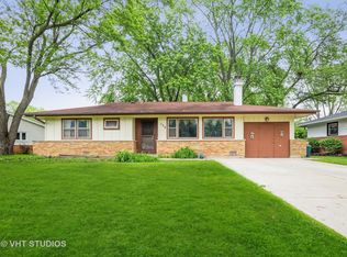 159 Willow Ln, Elk Grove Village, IL 60007