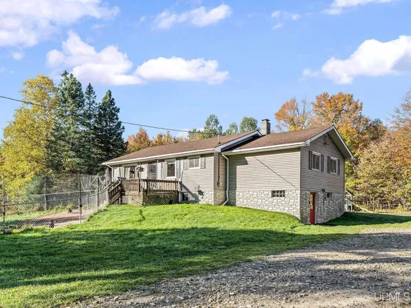320 Dukes Rd, Skandia, MI 49885