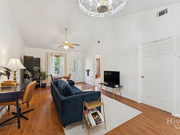 5th image of 211 Edgewater Road