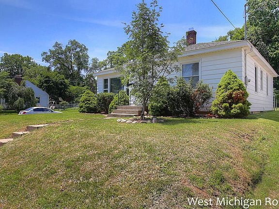 3rd image of 1501 Powers Ave NW