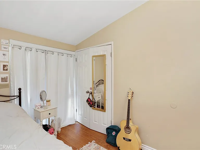 526 N Emerald Dr — Photo 12