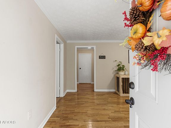 4th image of 6734 Worthington Ln