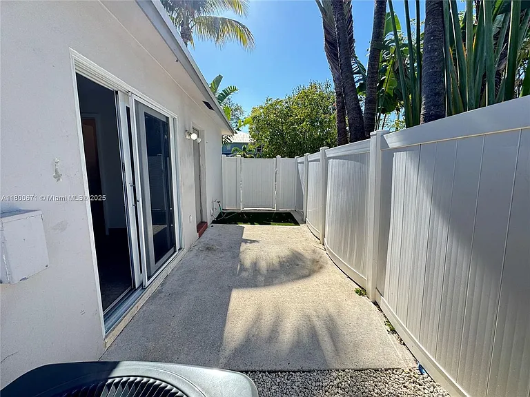 606 SW 5th Ave #606 — Photo 8
