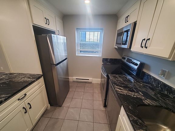 2nd image of 24 Colgate Rd APT 1