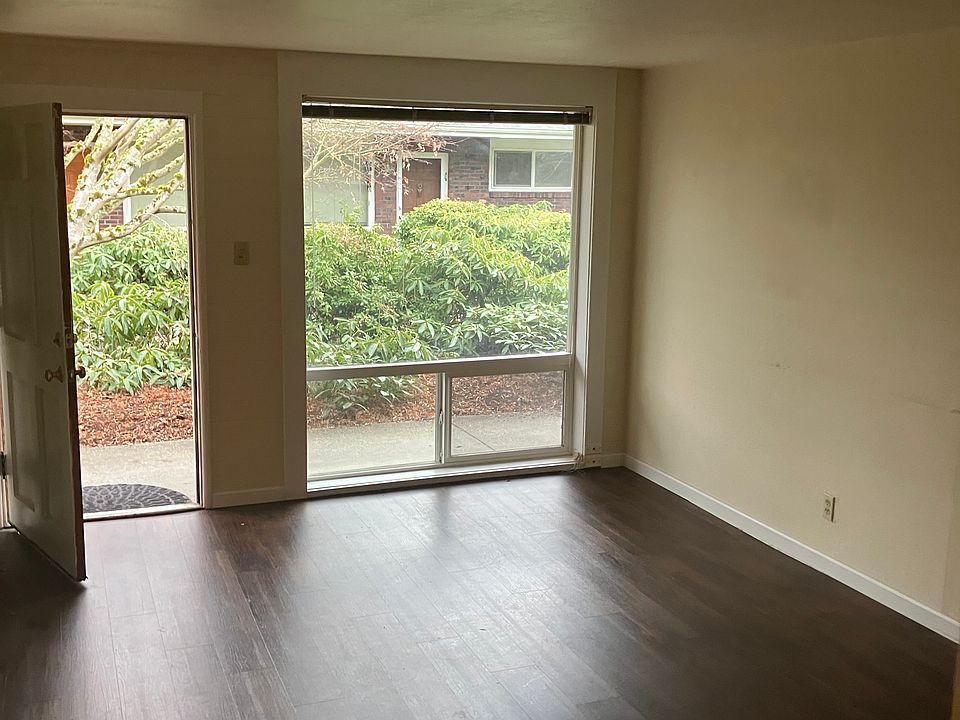 1st image of 3909 N 34th St #3