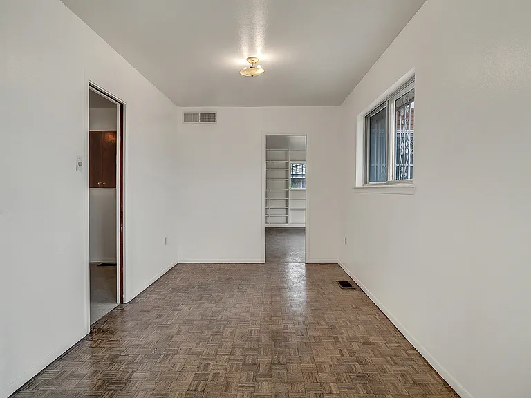 213 Clairemont Dr — Photo 26
