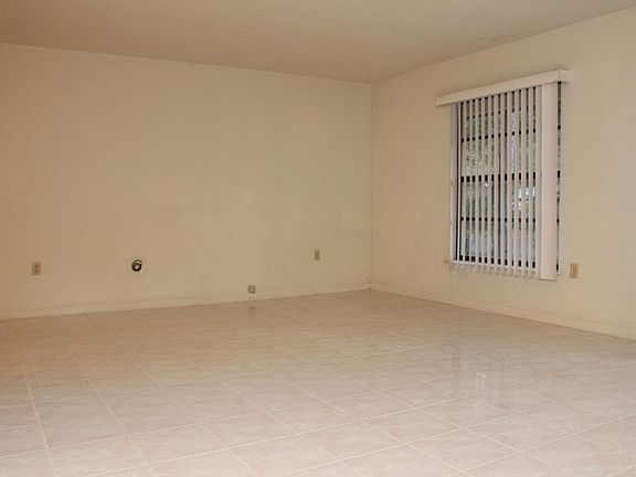 3rd image of 2039 NW 31st Ave