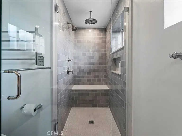 830 Sheldon St — Photo 17