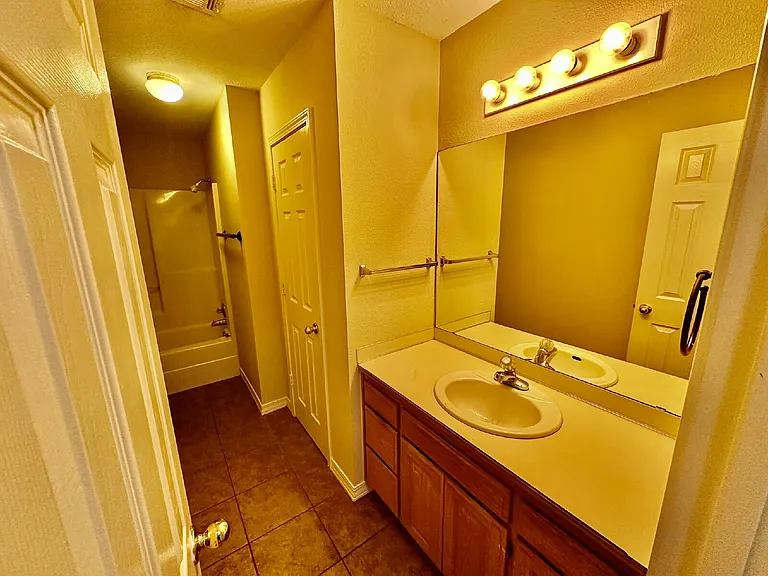 2311 W Willow St — Photo 21