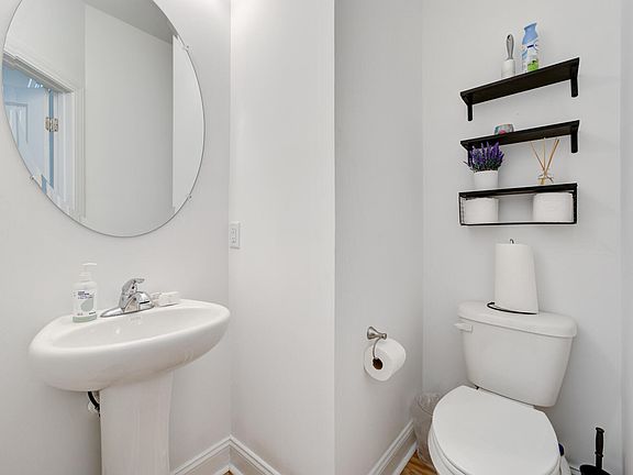 5th image of 5576 Mole Ln