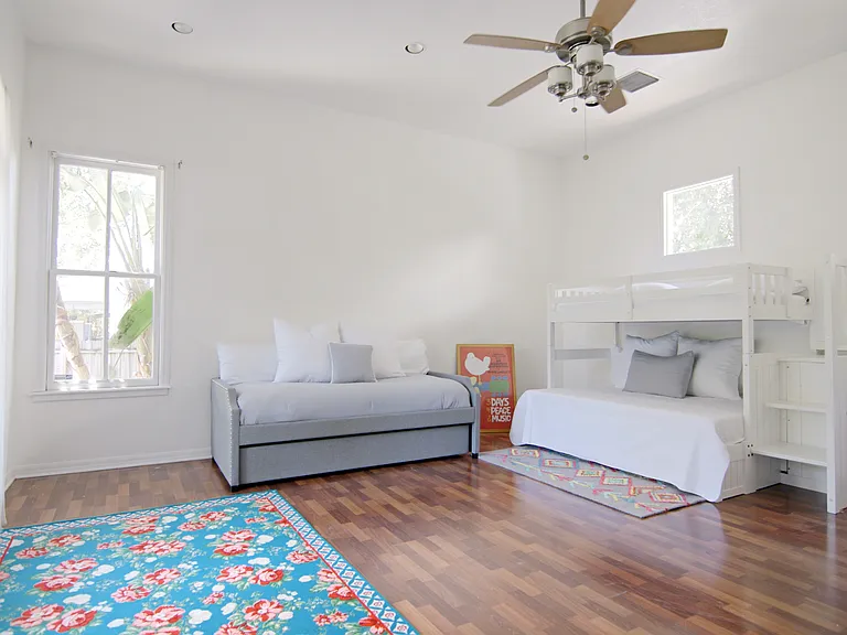 2302 N Morgan St — Photo 13