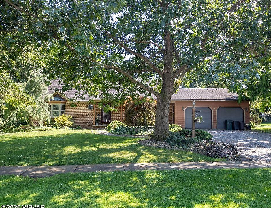 1st image of 105 Cherry Tree Ln