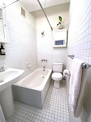 Rented by Douglas Elliman | media 14