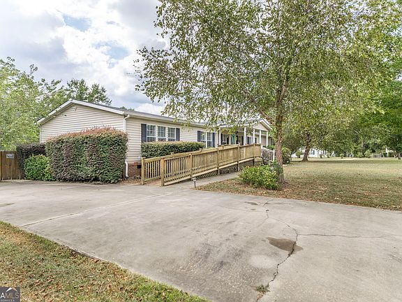 3rd image of 302 Lacy Ct