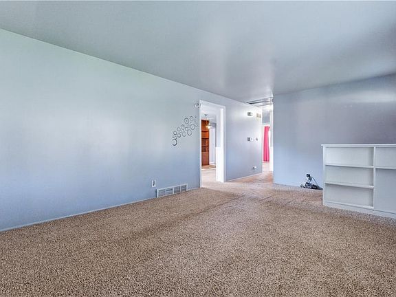 4th image of 8600 Crystal Ave